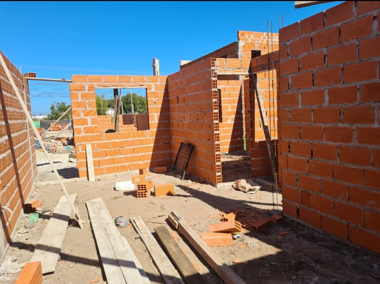 HERMOSOS CHALET EN CONSTRUCCION SOBRE AV.79 en MAR DEL TUYU
