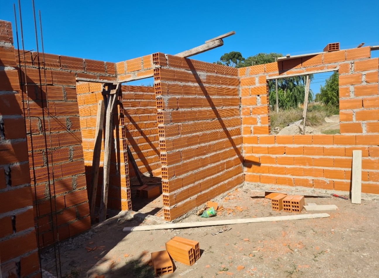 HERMOSOS CHALET EN CONSTRUCCION SOBRE AV.79 en MAR DEL TUYU