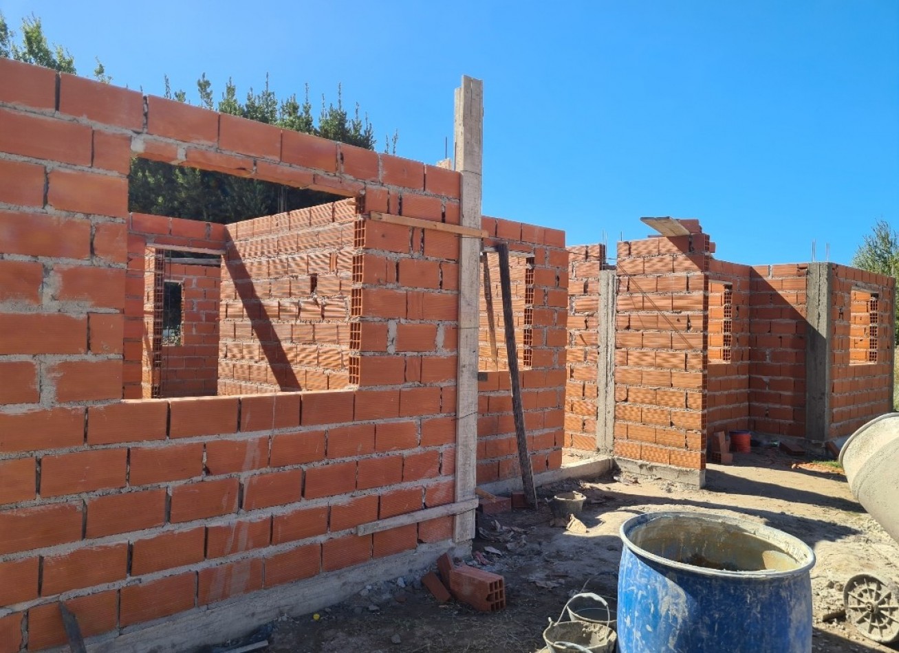 HERMOSOS CHALET EN CONSTRUCCION SOBRE AV.79 en MAR DEL TUYU