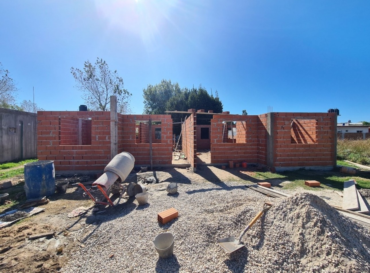 HERMOSOS CHALET EN CONSTRUCCION SOBRE AV.79 en MAR DEL TUYU