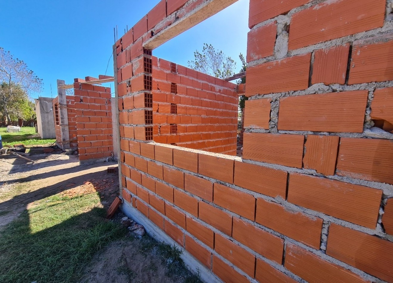 HERMOSOS CHALET EN CONSTRUCCION SOBRE AV.79 en MAR DEL TUYU