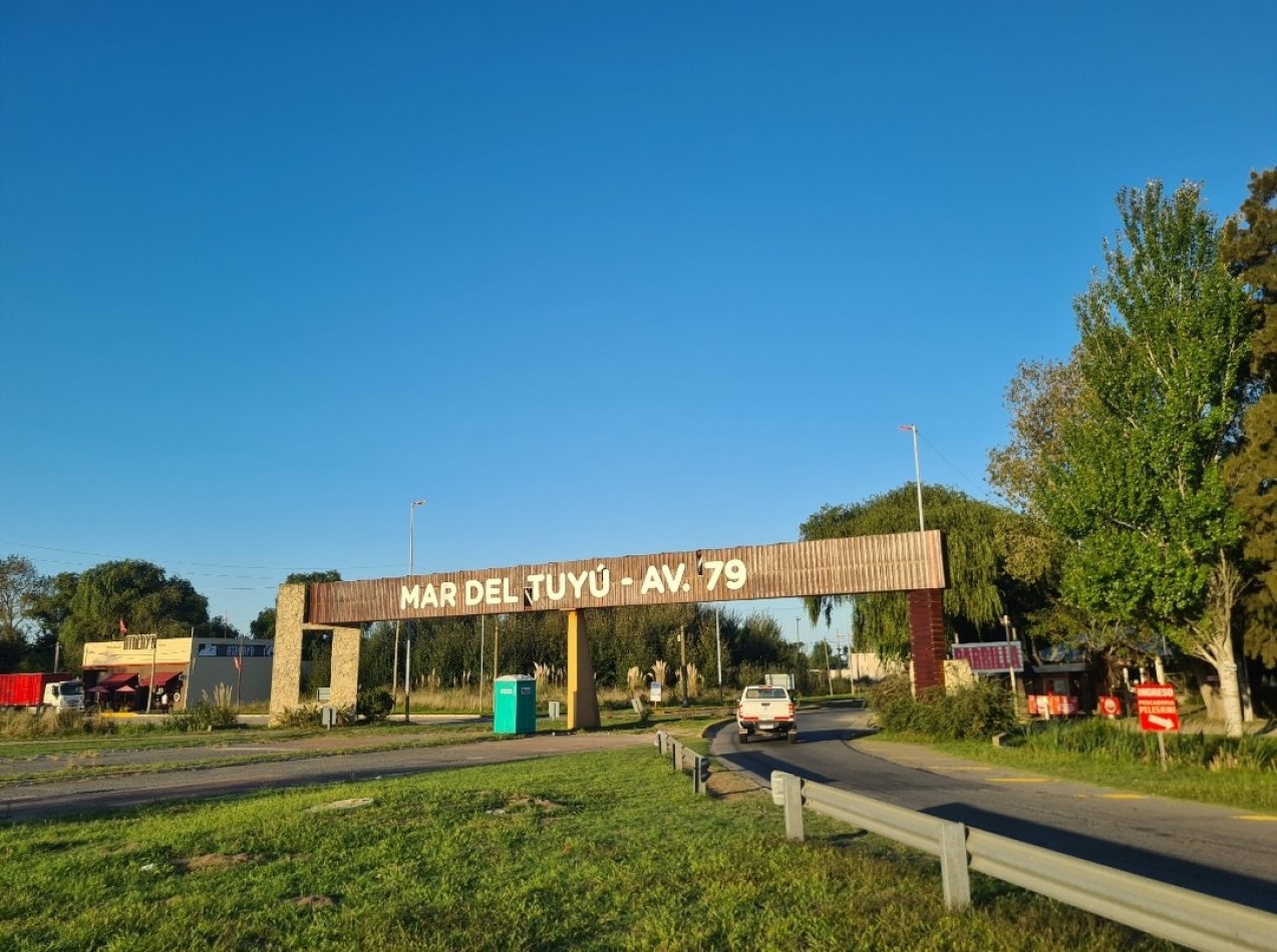 Lote baldio con mejoras