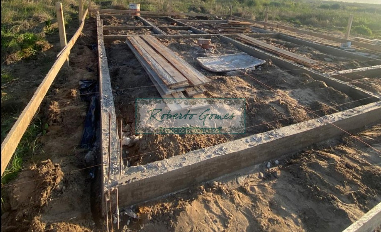 CHALET en construccion con 1/2 lote