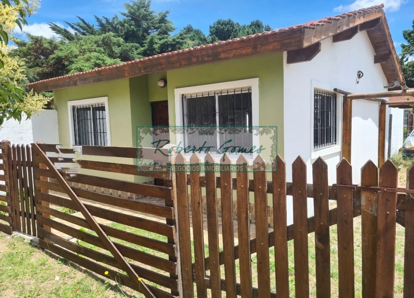 CHALET independiente en PH al frente