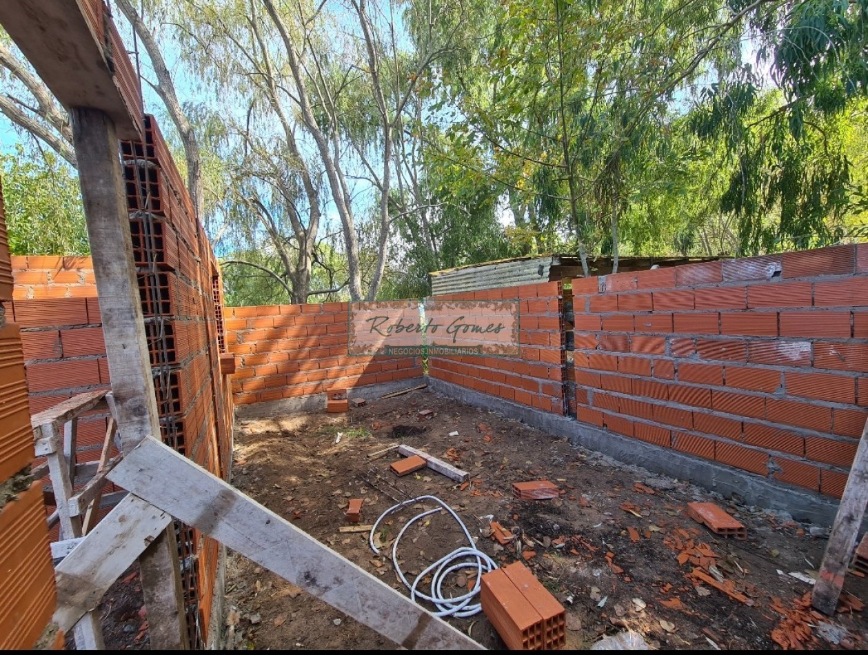 CHALET A 1 CUADRA DE AV.94 MAR DEL TUYU (pozo).
