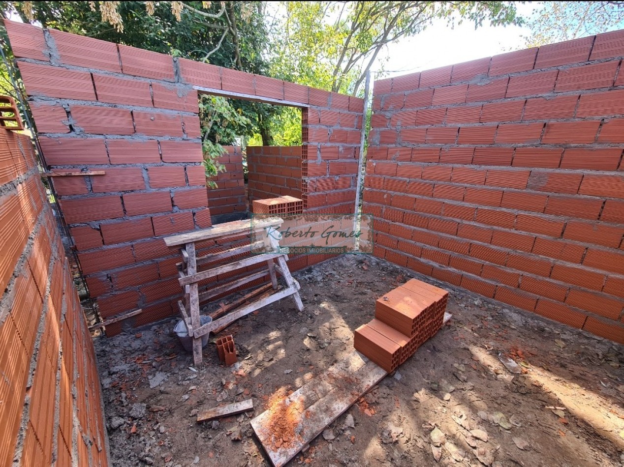 CHALET A 1 CUADRA DE AV.94 MAR DEL TUYU (pozo).