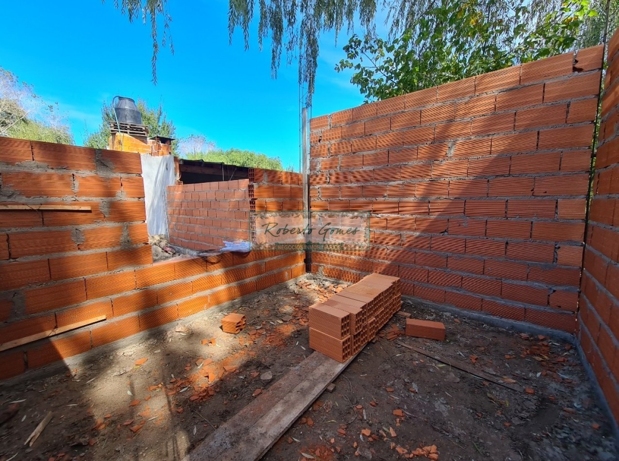 CHALET A 1 CUADRA DE AV.94 MAR DEL TUYU (pozo).
