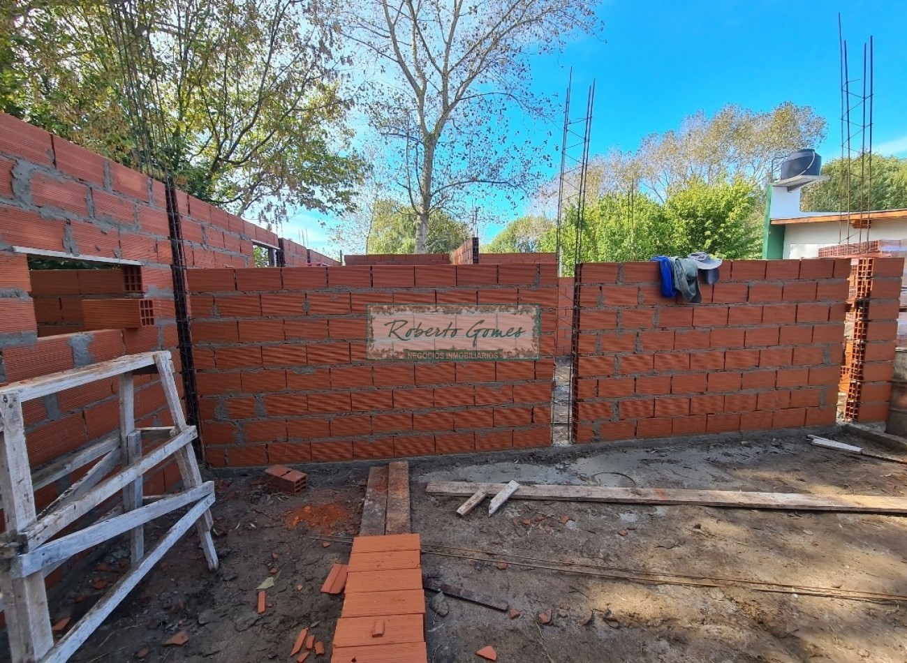 CHALET A 1 CUADRA DE AV.94 MAR DEL TUYU (pozo).