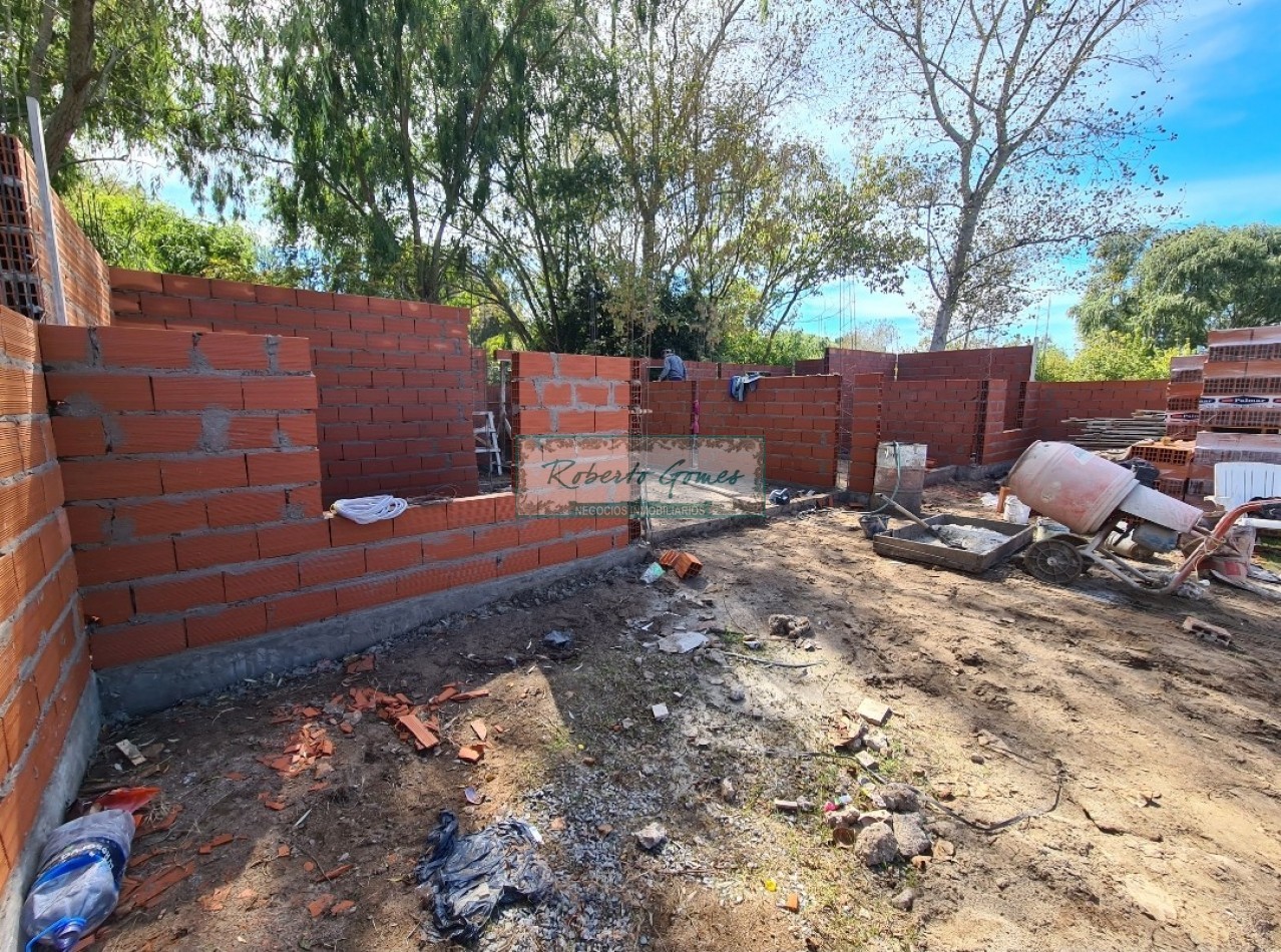 CHALET A 1 CUADRA DE AV.94 MAR DEL TUYU (pozo).