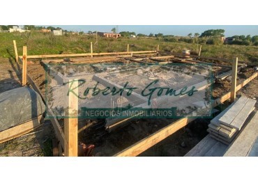 CHALET en construccion con 1/2 lote